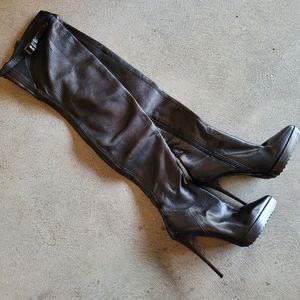 Burberry Prosum OTK black leather boots